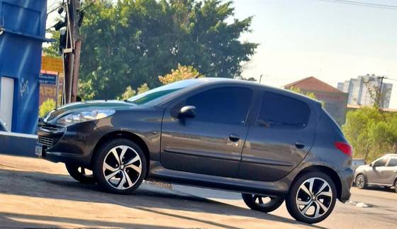 PEUGEOT 207 1.4 XR 8V FLEX 4P MANUAL PEUGEOT 207 1.4 XR 8V FLEX 4P MANUAL